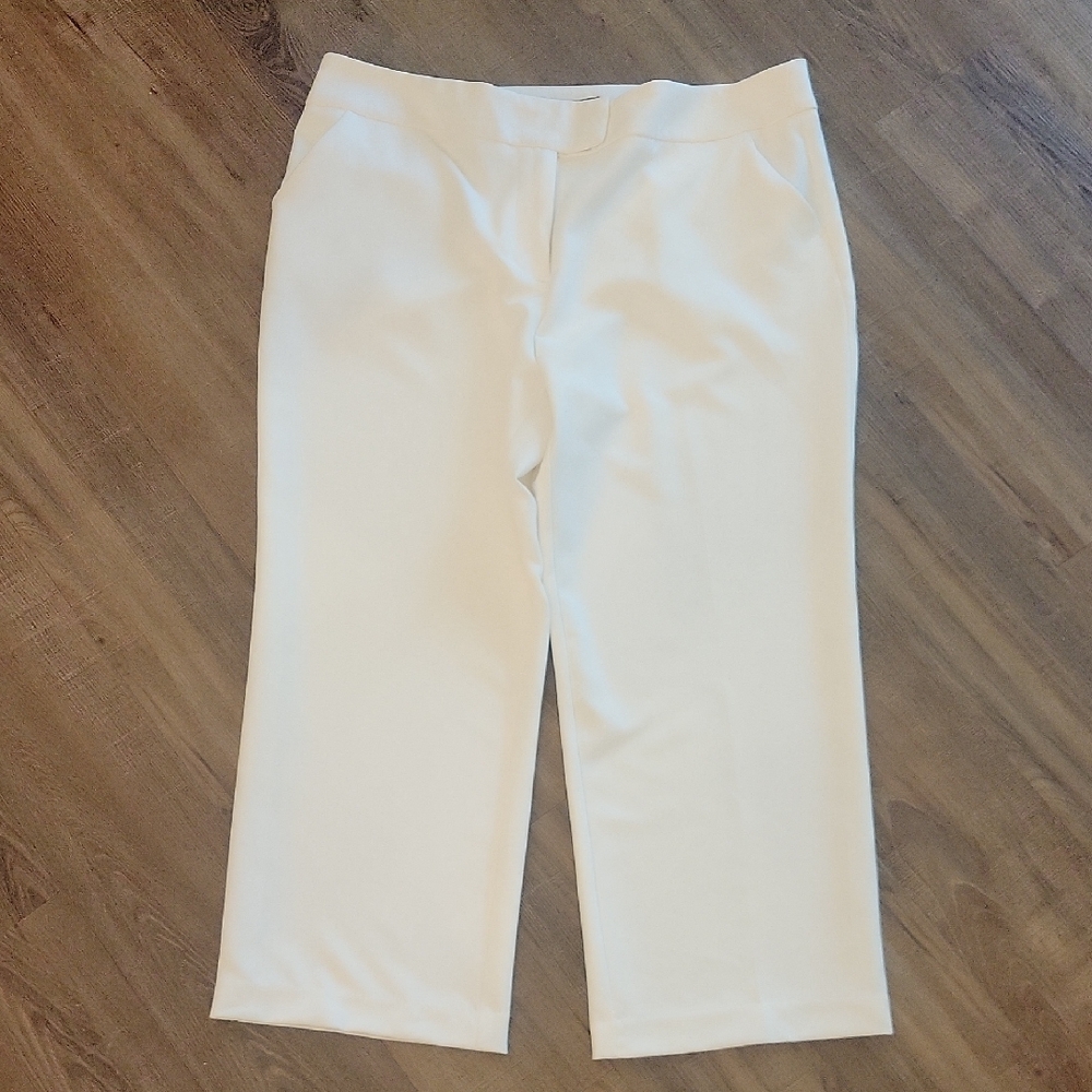 Liz Claiborne Career - Emma Classic - White Pants Size 16. Wide Leg Inseam 26